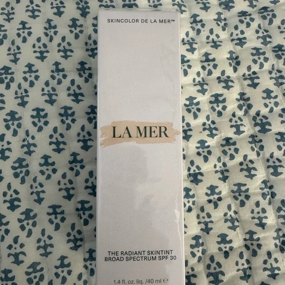 LA MER THE RADIANT SKIN TINT, FAIR 02 - Picture 1 of 4